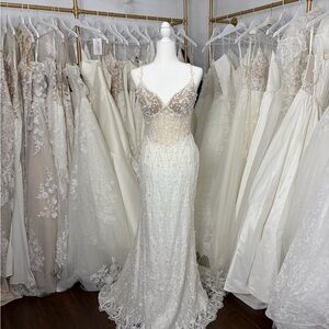 Elegant Lace Wedding Gown